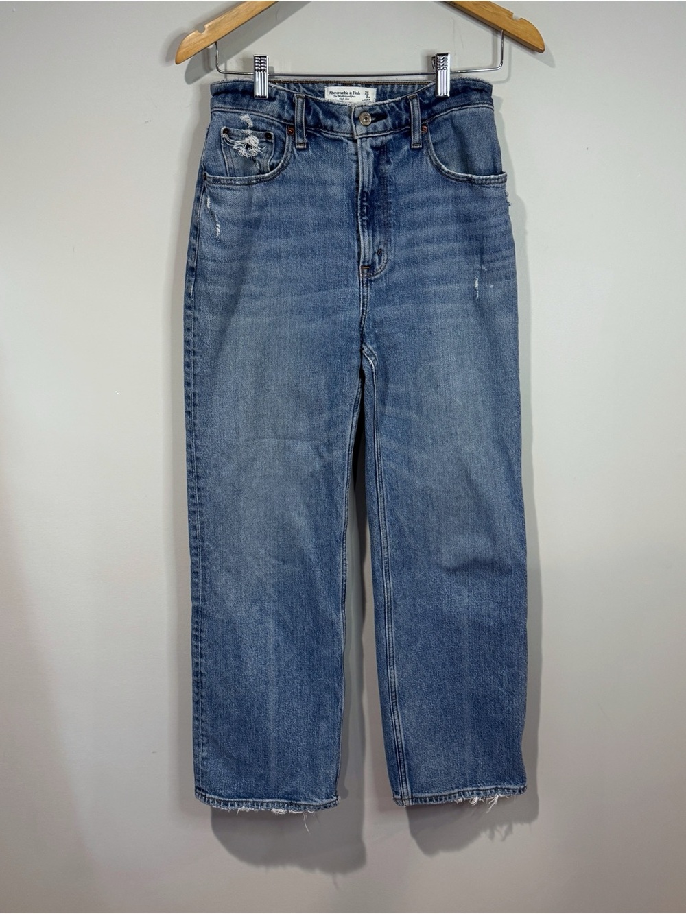 Abercrombie & Fitch 90s Relaxed Jean High Rise Curve Love Distressed 26/2 Short